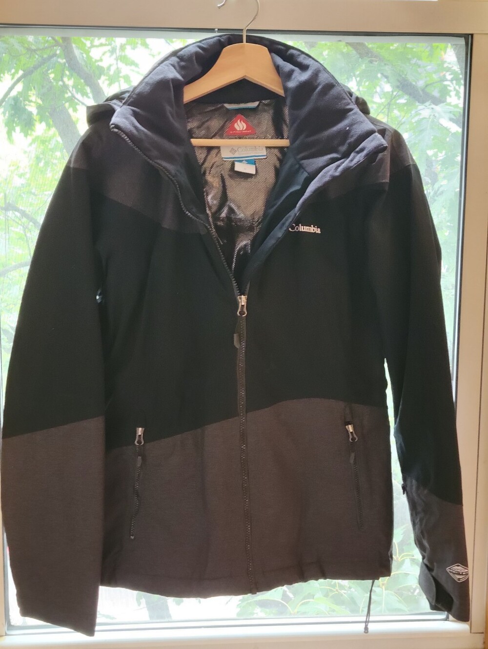 Columbia Two-Tone Black and Dark Gray Lightweight Softshell Ski Jacket